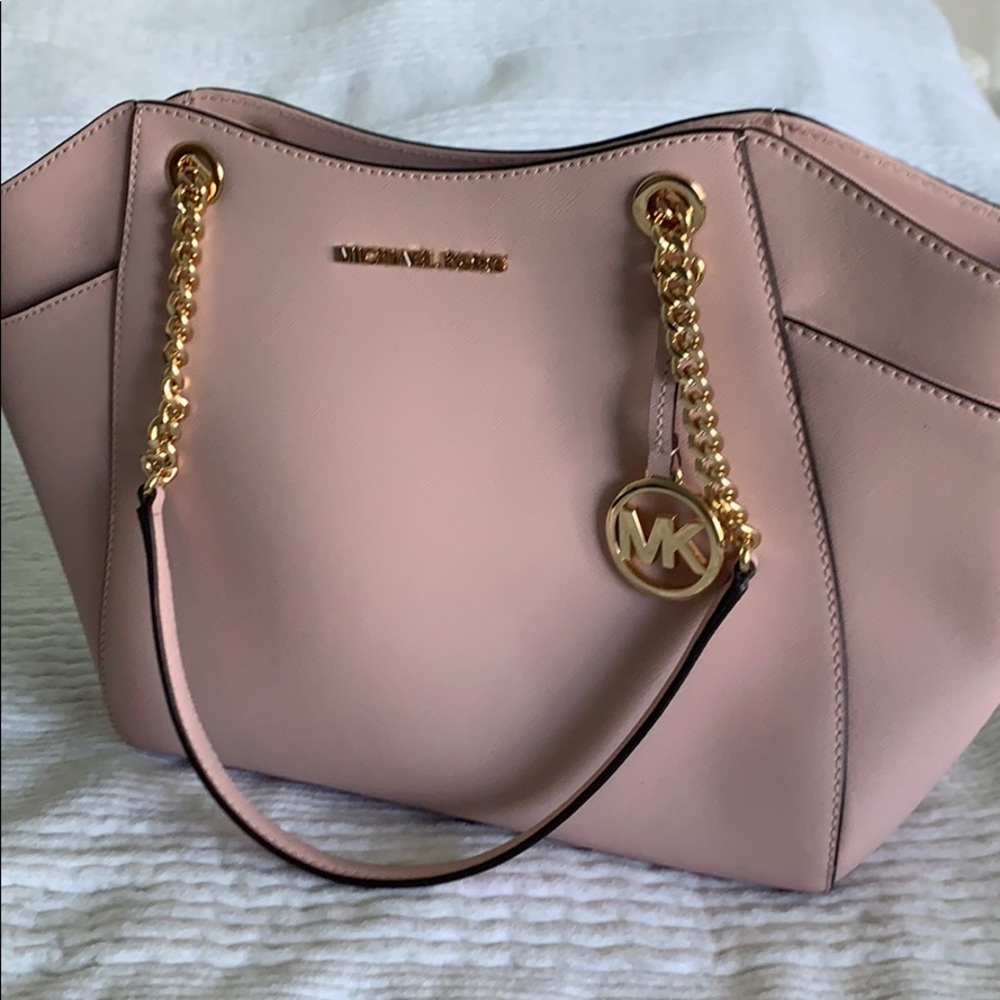 Micheal Kors purse new. NWT